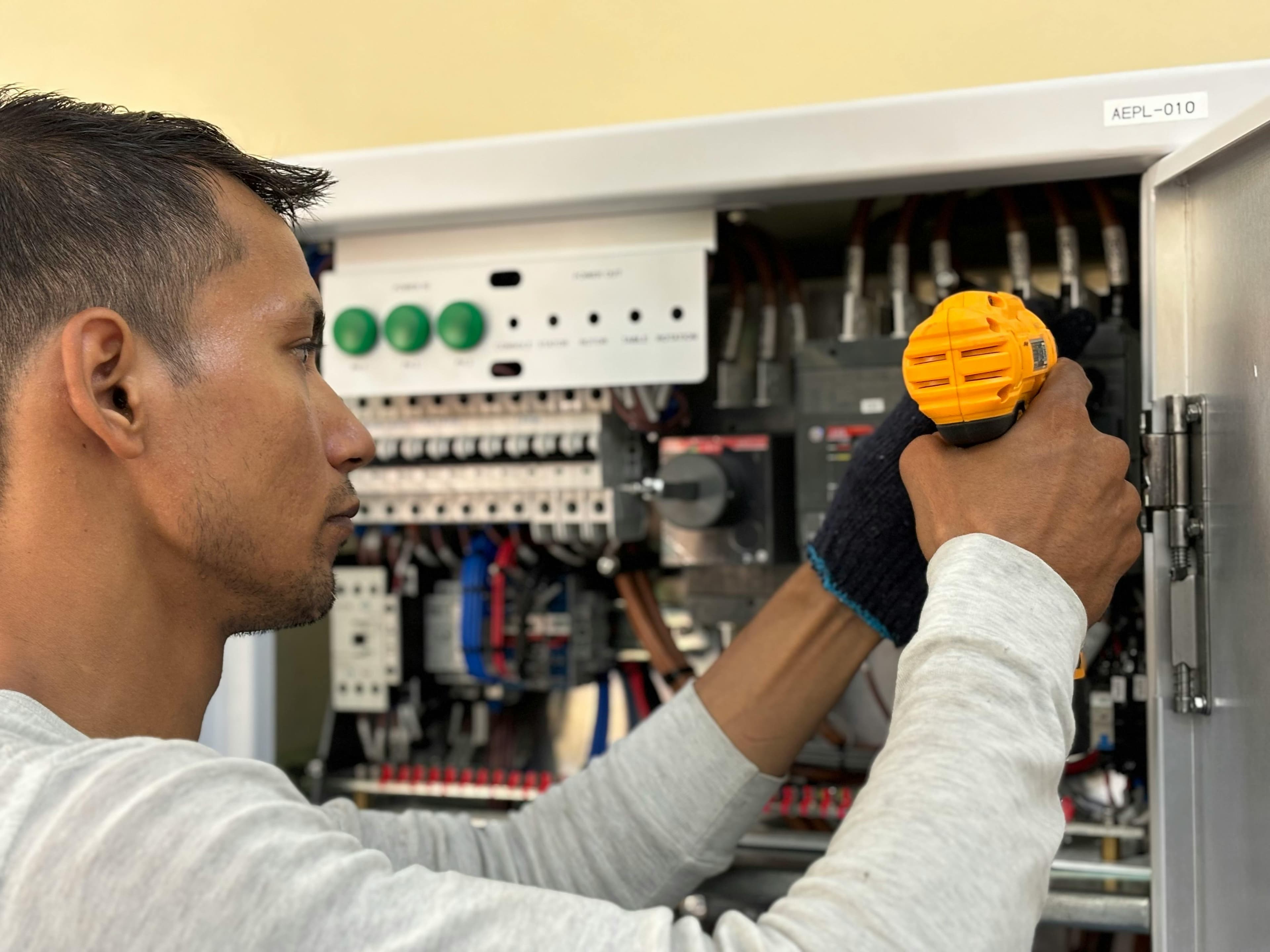 Besoin d'un électricien certifié en IDF ? - MP ELEC