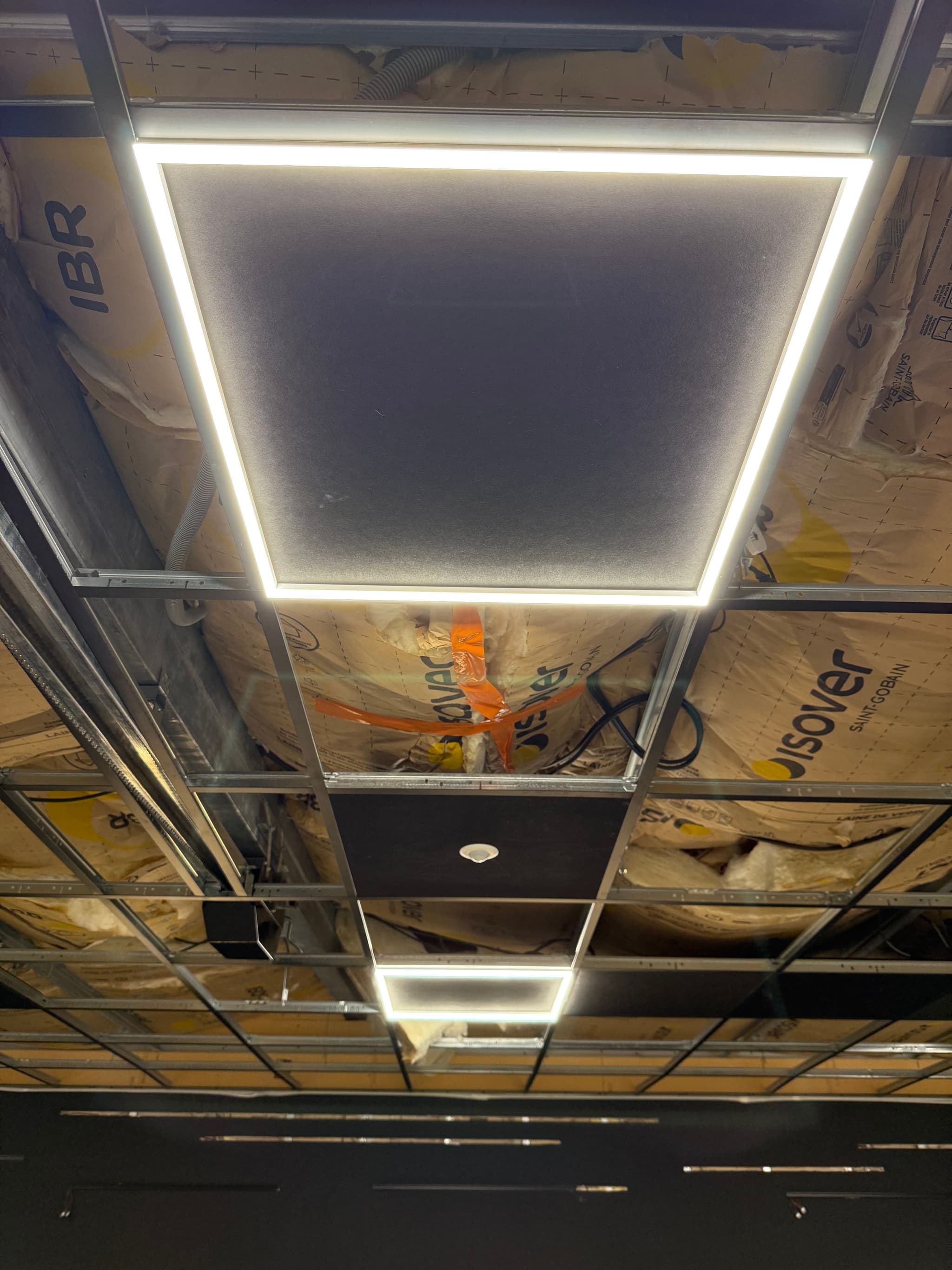 Éclairage Premium de Garage Voiture de Luxe au Plessis-Robinson (92350) - Rubans LED Encastrés sur Mesure
