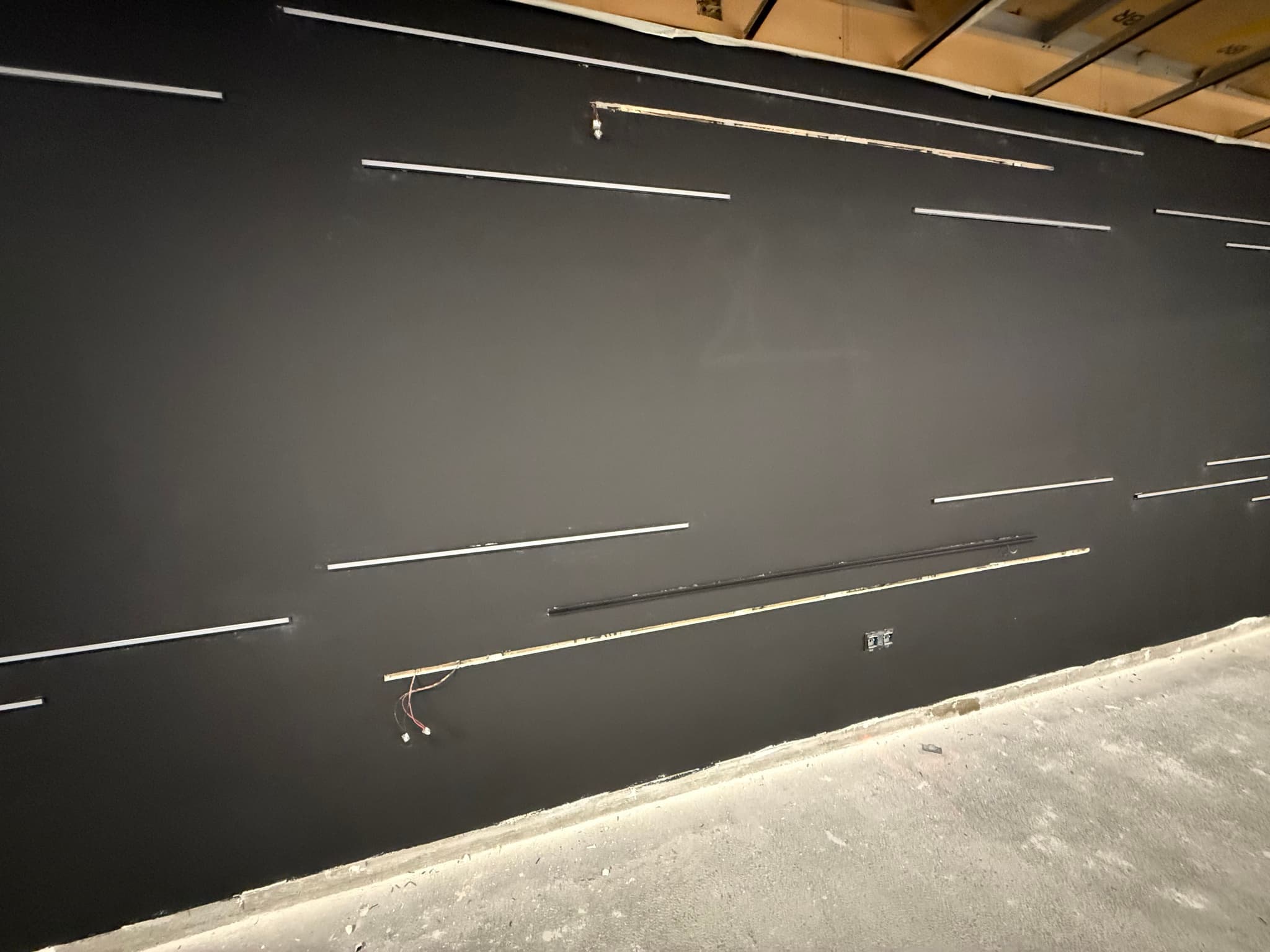 Éclairage Premium de Garage Voiture de Luxe au Plessis-Robinson (92350) - Rubans LED Encastrés sur Mesure