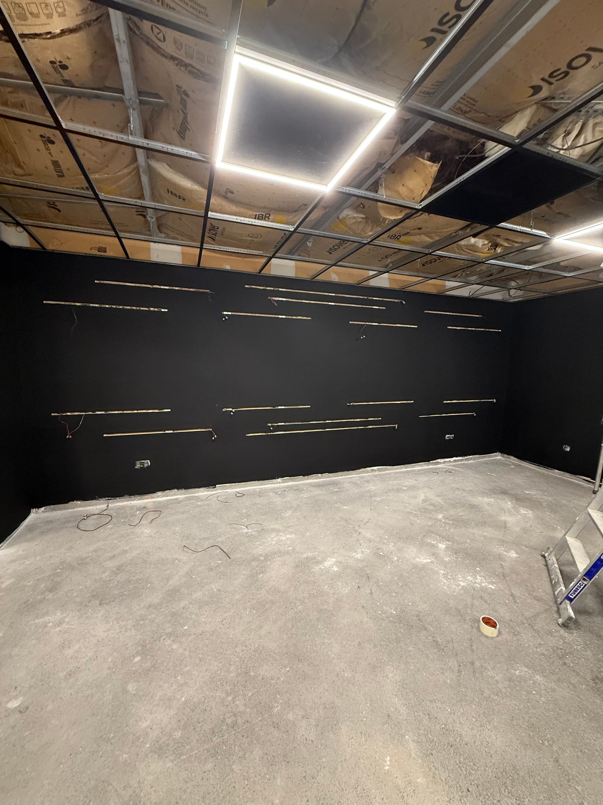 Éclairage Premium de Garage Voiture de Luxe au Plessis-Robinson (92350) - Rubans LED Encastrés sur Mesure