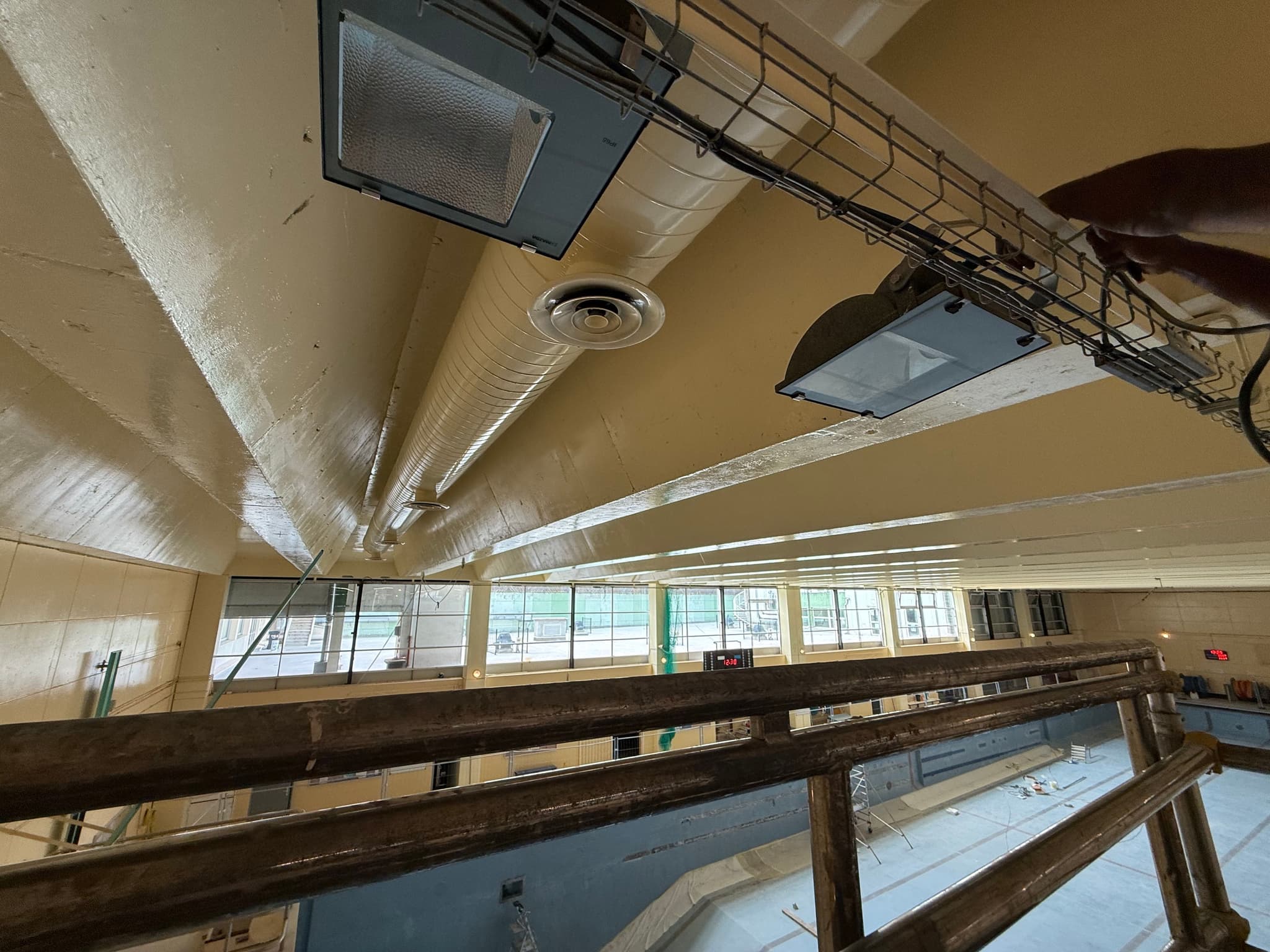 Relamping LED d’une Piscine Municipale à Saint-Maur-des-Fossés (94100) — Modernisation de l’Éclairage du Bassin Brossolette