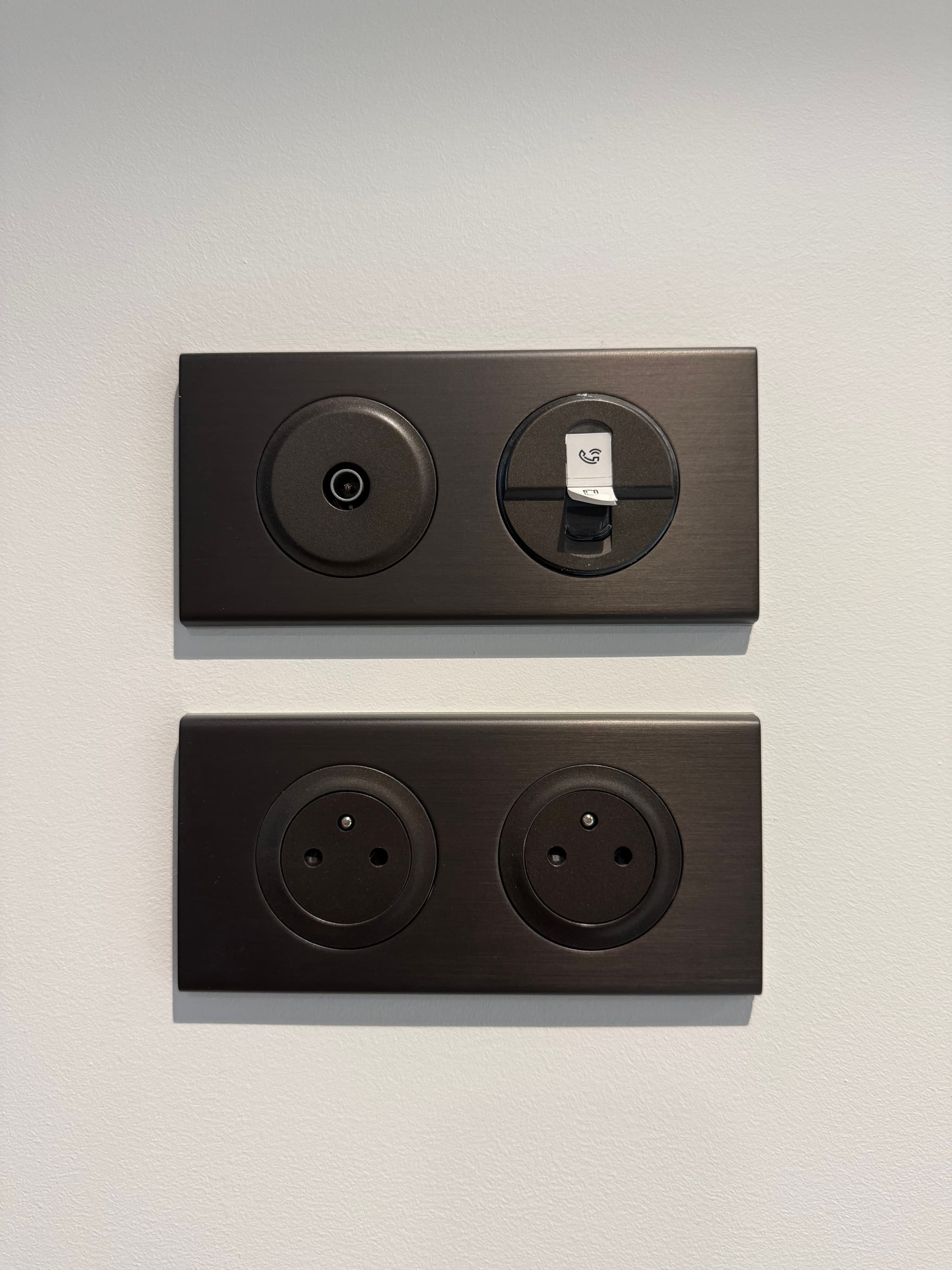 Installation Domotique Intégrale à Val-de-Marne (94000) - Maison Connectée Haut de Gamme