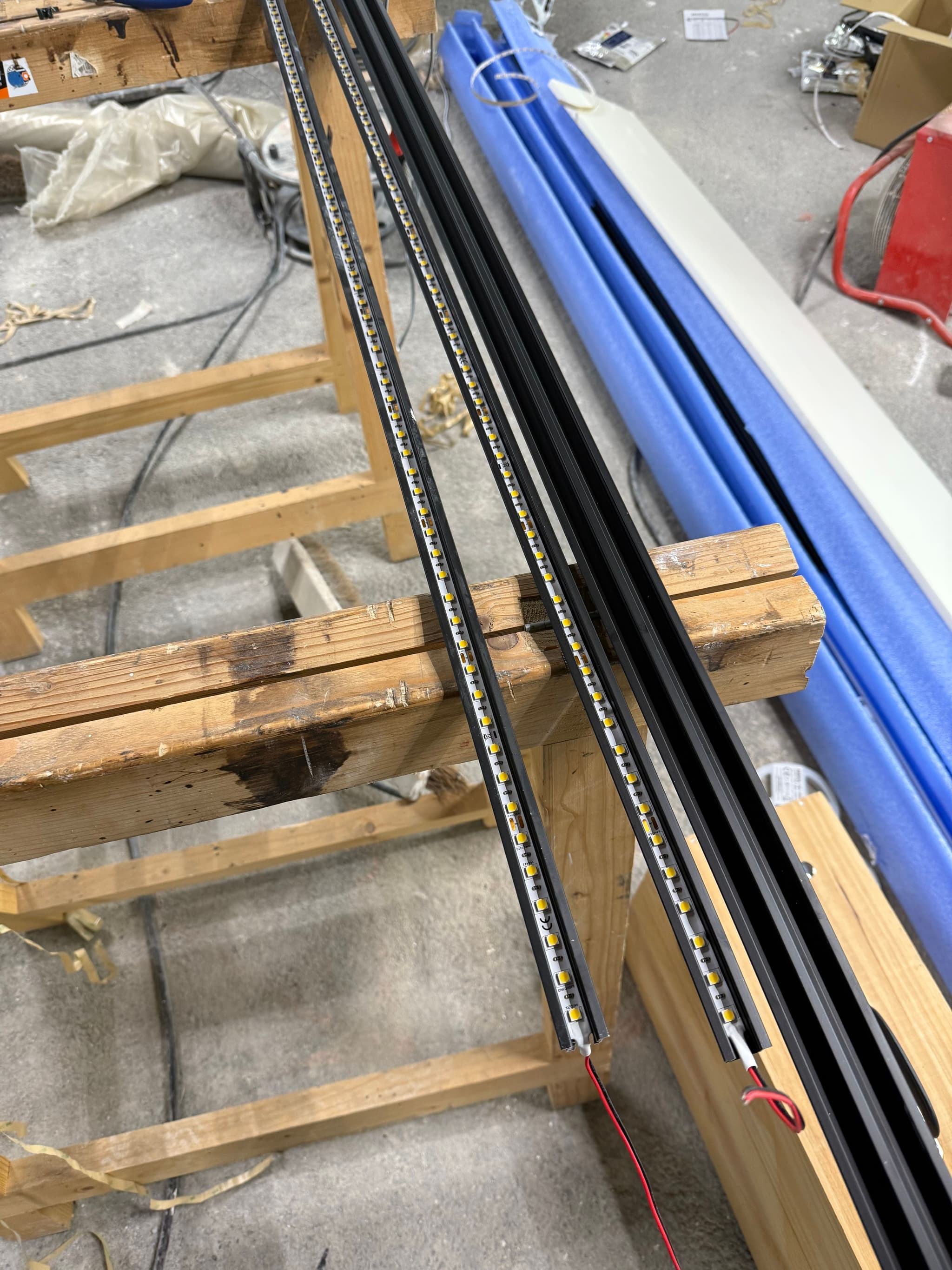 Éclairage Premium de Garage Voiture de Luxe au Plessis-Robinson (92350) - Rubans LED Encastrés sur Mesure
